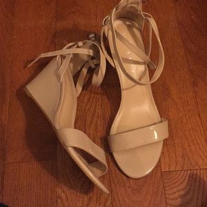 Kelly & Katie Nude Tamra Wedge Sandals
